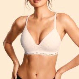 NWOT Victoria's Secret Wireless Lightly Lined Bra